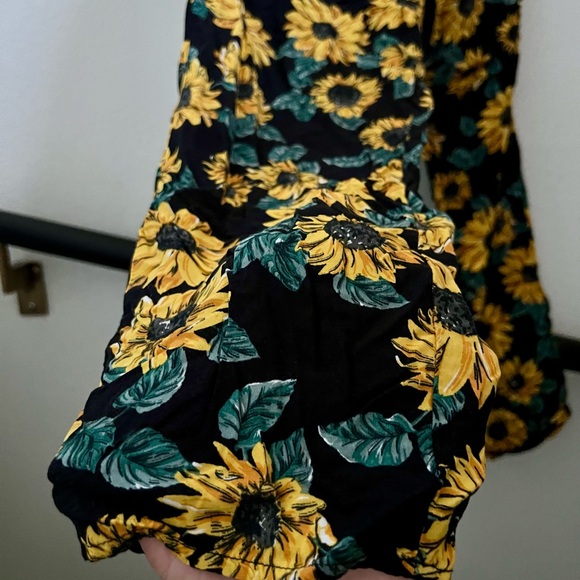 sunflower pants 🌻 - Picture 4 of 4